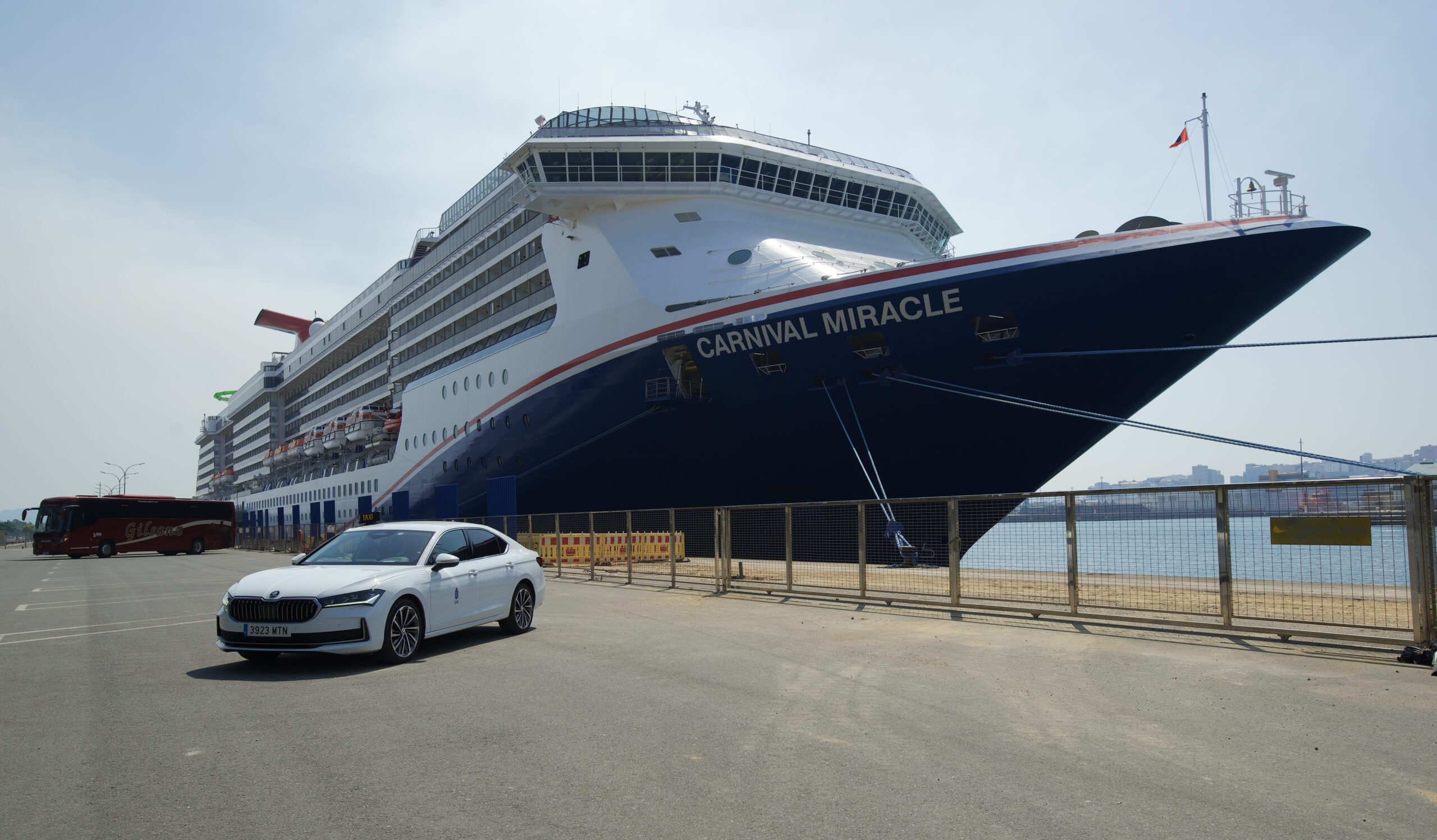 Taxi para cruceros en A Coruña: traslados desde el puerto al aeropuerto o al hotel